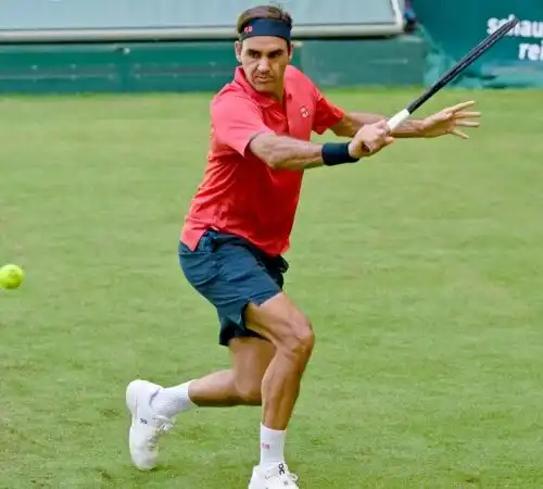L’erba di Halle rende allegro Roger Federer