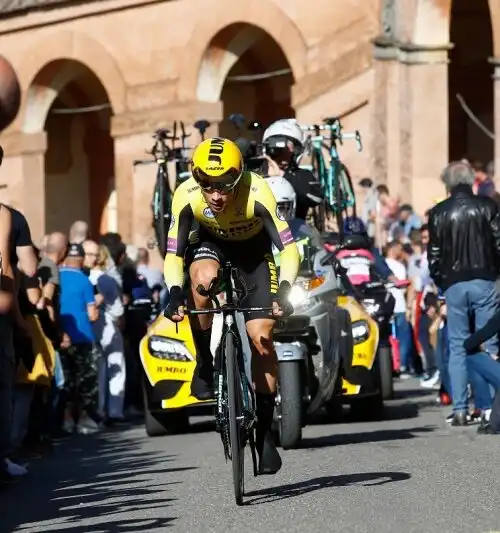 Roglic prima maglia rosa, ok Nibali