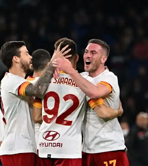 Napoli frenato dalla Roma, si allontana lo scudetto. Paura per Zaniolo