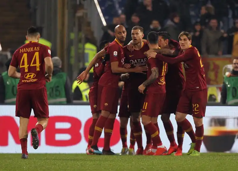 Nel 2-1 dell'Olimpico sono decisivi i gol dei difensori (Kolarov e Fazio) e le paratissime di Olsen.