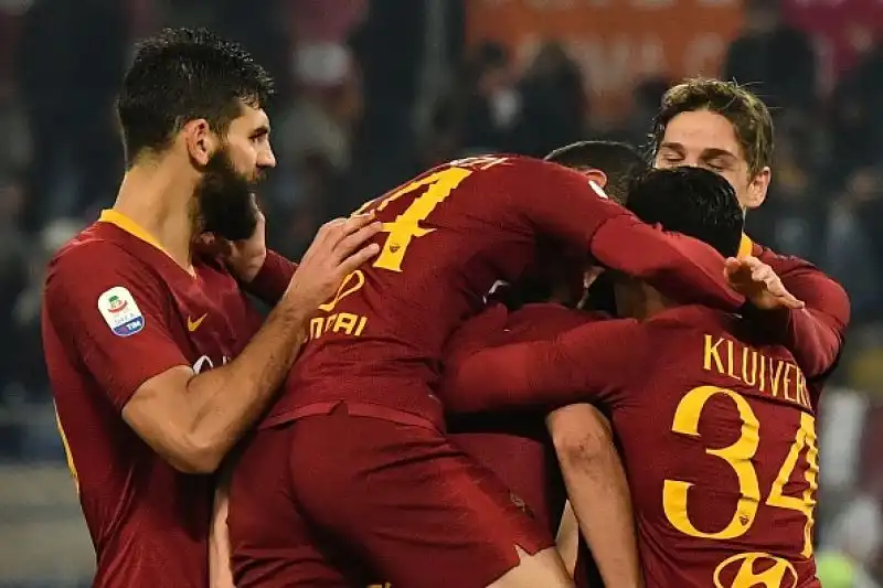 Doppia rimonta al Genoa, regolato poi per 3-2: i giallorossi si rilanciano, a Prandelli non basta Piatek.