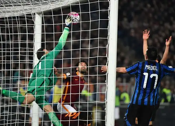 Perisic illude gli ospiti, raggiunti nel finale da Nainggolan che conserva il +5 dei giallorossi nella corsa al terzo posto che vale la Champions League.