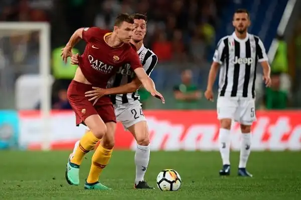E' festa bianconera, per la settima volta di fila dal 2012 il campionato italiano di calcio va alla Juventus.