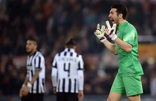 Buffon 6. Non viene chiamato quasi mai in causa e sul colpo di testa di Keita non può nulla.