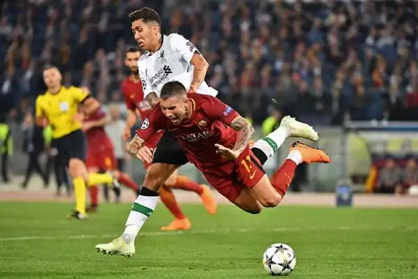 Non bastano le doppiette di Dzeko e Nainggolan: la vittoria giallorossa all'Olimpico sancisce l'eliminazione in semifinale.