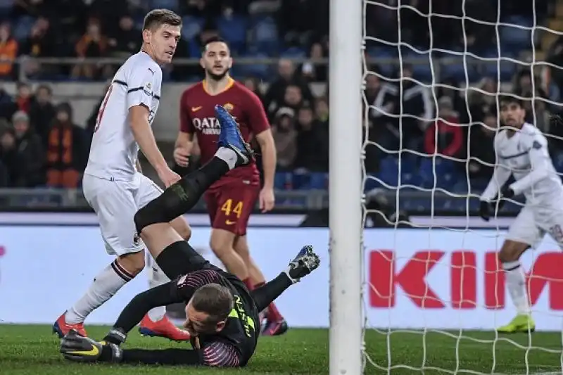 Termina 1-1 il divertente posticipo dell'Olimpico: i nerazurri contengono i danni sulle due rivali per la zona Champions.