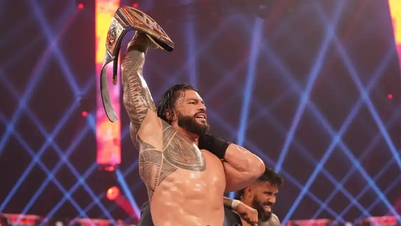WWE: Edge e Roman Reigns dominano alla Royal Rumble