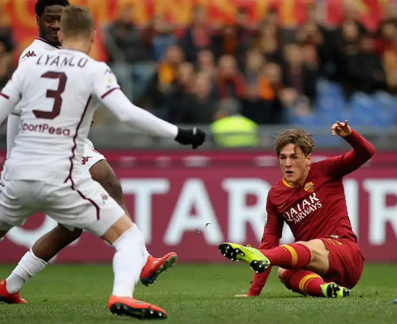 La Roma riparte in campionato con una vittoria sofferta contro il Torino all'Olimpico nel primo anticipo della ventesima giornata di serie A. 