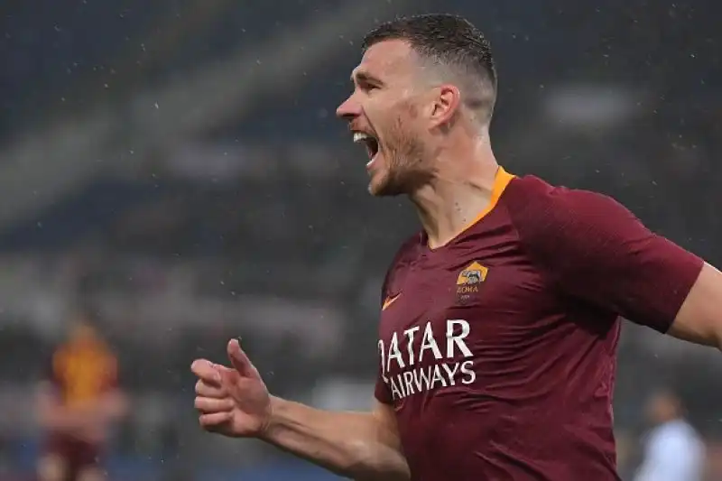 Un gol di Dzeko, su assist di El Shaarawy, regalal ai giallorossi la vittoria davanti al proprio pubblico.
