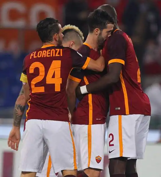 La Roma si è torna in testa alla classifica battendo 3-1 l'Udinese con i gol del solito Pjanic, del redivivo Maicon e di Gervinho, di Thereau il gol della bandiera per i friulani.