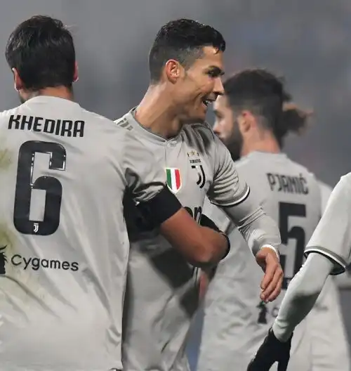 Cristiano Ronaldo rialza la Juventus e omaggia Dybala