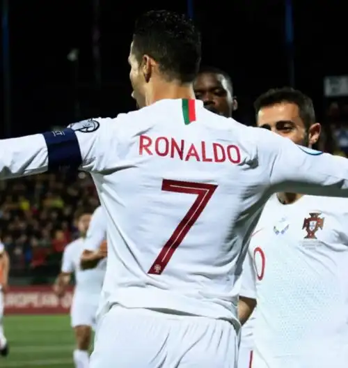 Cristiano Ronaldo demolisce la Lituania: 4 gol