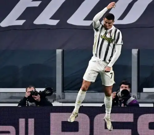 La Juventus stende il Cagliari con un doppio Cristiano Ronaldo