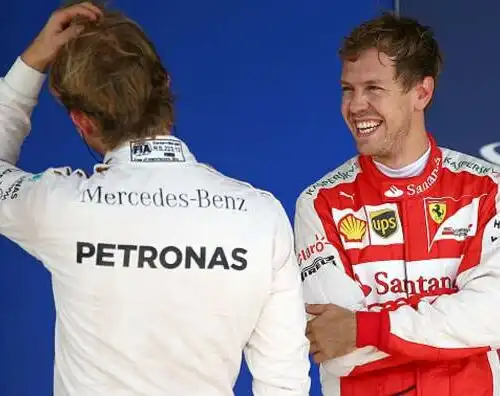 Pole di Rosberg, Hamilton lo snobba
