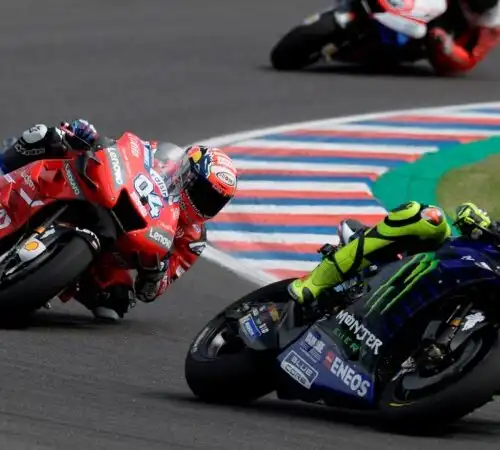 Rio Hondo 2019. Valentino Rossi insegna a Dovizioso