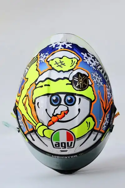 Ai primi test di Sepang Valentino Rossi ha presentato la nuova grafica del suo casco AGV Pista GP speciale "Winter test".
