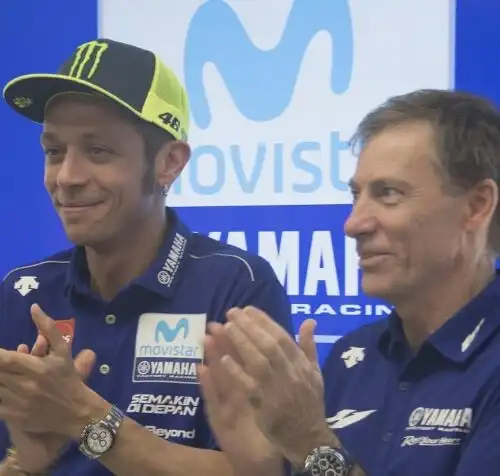 MotoGp Valentino Rossi: Yamaha le prova tutte