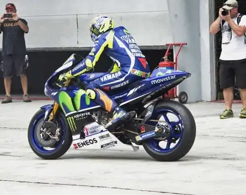 Test MotoGp, Rossi si scalda