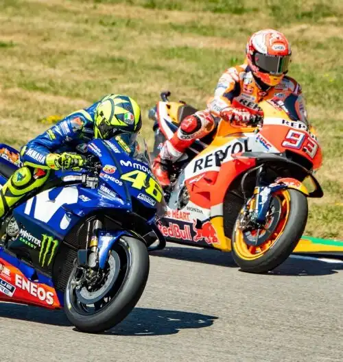 Marquez domina, Rossi splendido secondo