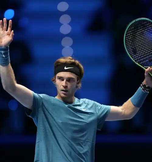 Atp Finals, Andrey Rublev mette pressione a Novak Djokovic