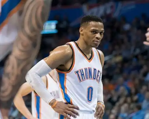 Notte fonda per i Thunder, volano Rockets e Spurs