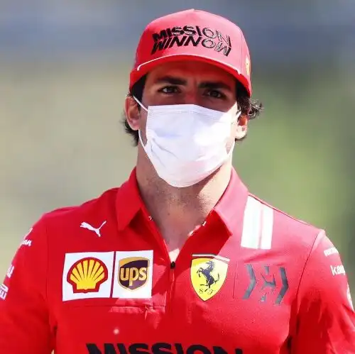Ferrari, Leclerc e Sainz cupi: “Non c’è potenziale”