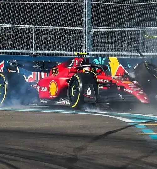 F1 Ferrari, incubo Carlos Sainz: “Cose fuori dal mio controllo”
