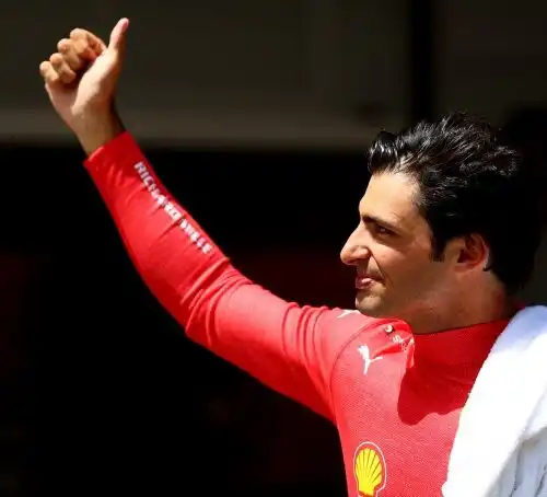 F1 Ferrari, Carlos Sainz si aggrappa a Charles Leclerc: “Pronto a copiare”