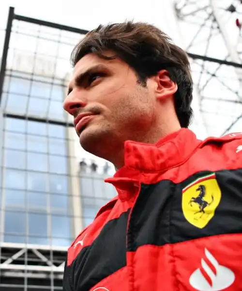 F1 Ferrari, Carlos Sainz sbalordito: “C’era un sacchetto di plastica”