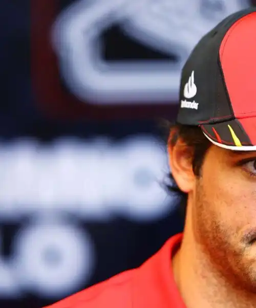 Ferrari: Carlos Sainz show, ma l’ammissione sulla Mercedes è amara