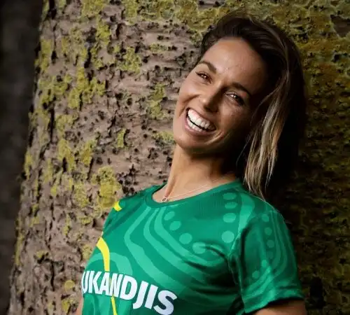 Sally Fitzgibbons tra le sportive più ricche d’Australia: le foto della surfista