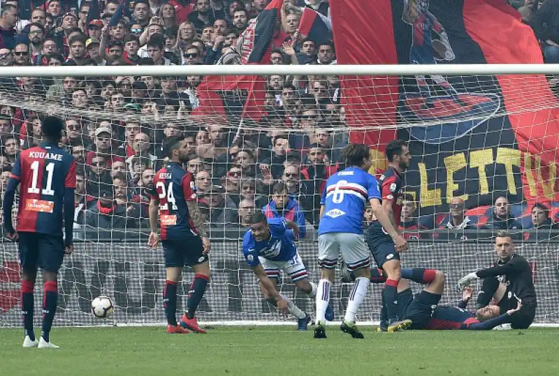 Il derby della lanterna si tinge di blucerchiato grazie ai gol di Defrel e Quagliarella.