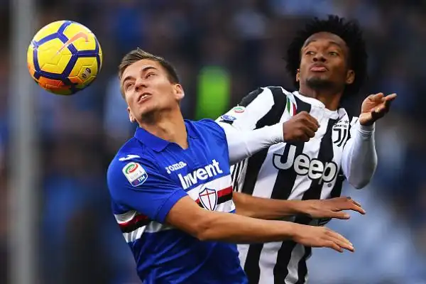 La squadra di Allegri cede per 3-2 contro una grande Sampdoria, a segno con Zapata, Torreira e Ferrari. Bianconeri a -4 dal Napoli.