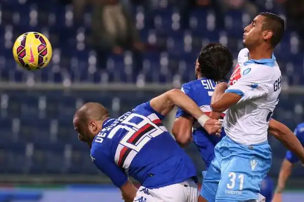 Samp beffata nel finale: Napoli terzo. Blucerchiati avanti con Eder a Marassi. Ma i partenopei, in inferiorità numerica, impattano in pieno recupero con Duvan Zapata e li sopravanzano in classifica.