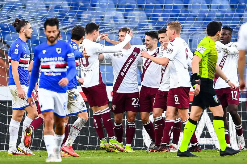 I granata riescono a battere i blucerchiati nel primo anticipo del 22° turno di Serie A
