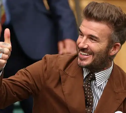 Wimbledon, che sorpresa! David Beckham, la mamma e un ospite speciale. Le foto