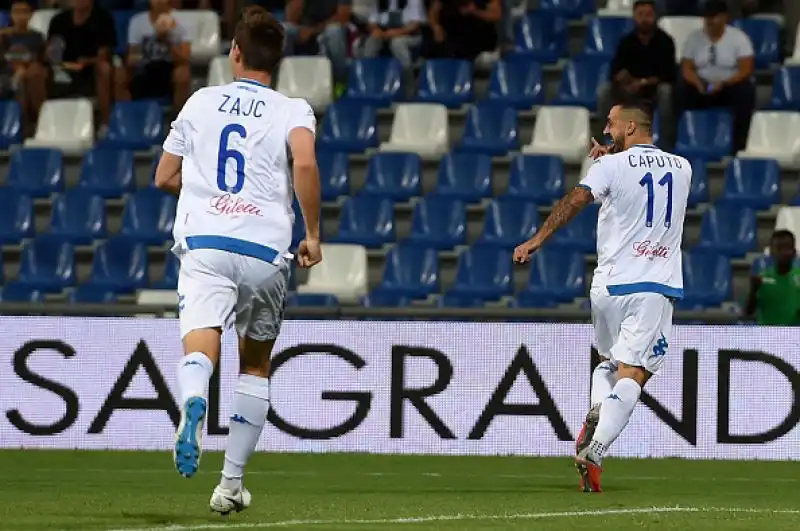 I neroverdi vanno a segno con Boateng, Ferrari e Di Francesco e sono temporaneamente secondi.