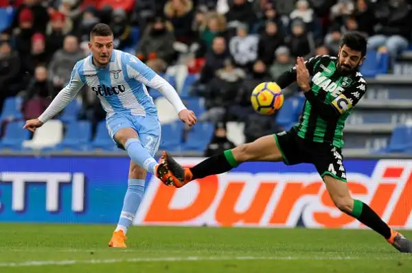 Una doppietta di Milinkovic-Savic e un gol del solito Immobile non danno scampo ai neroverdi e lanciano i capitolini al terzo posto in classifica.