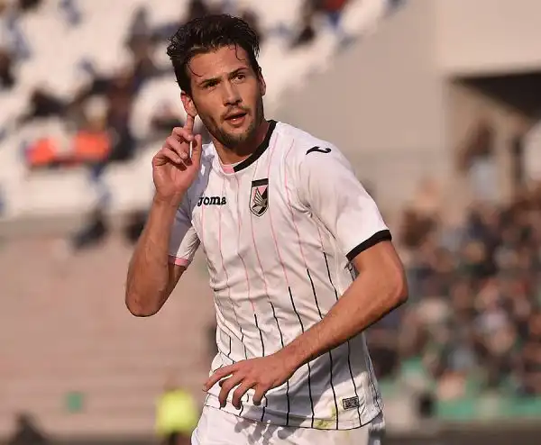 Pareggio spettacolare tra Sassuolo e Palermo. I rosanero aprono le danze con Vazquez ma vengono rimontati da Defrel e Missiroli. Il 2-2 definitivo è di Djurdjevic.