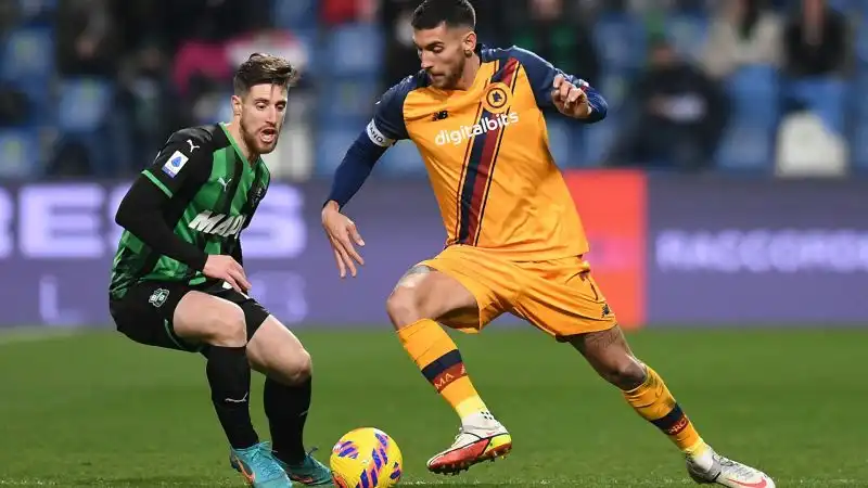 Il primo tempo, con un gol annullato per parte, si chiude con il rigore messo a segno da Abraham. Nel secondo, si scatena Traorè, ma nei minuti finali Cristante segna la definitiva rete del 2-2