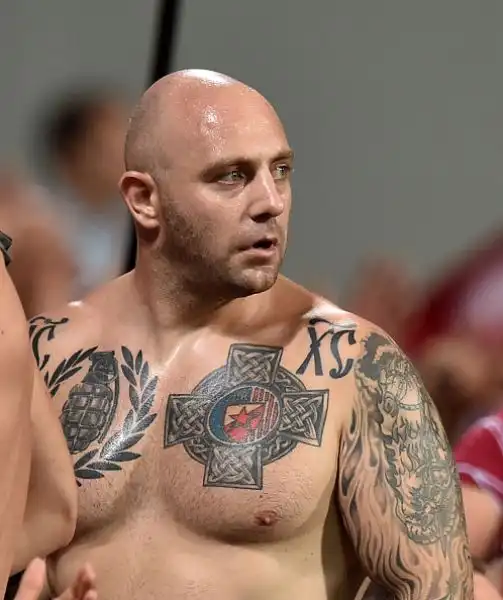 Trionfo dei neroverdi nell'andata del playoff contro la Stella Rossa, travolta 3-0: Berardi e Politano e Defrel mattatori. Sugli spalti incredibilmente l'ultras serbo Ivan “Il Terribile” Bogdanov.