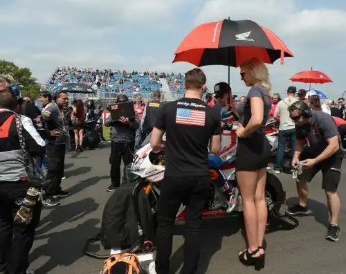 Sbk, Donington: Grid Girls