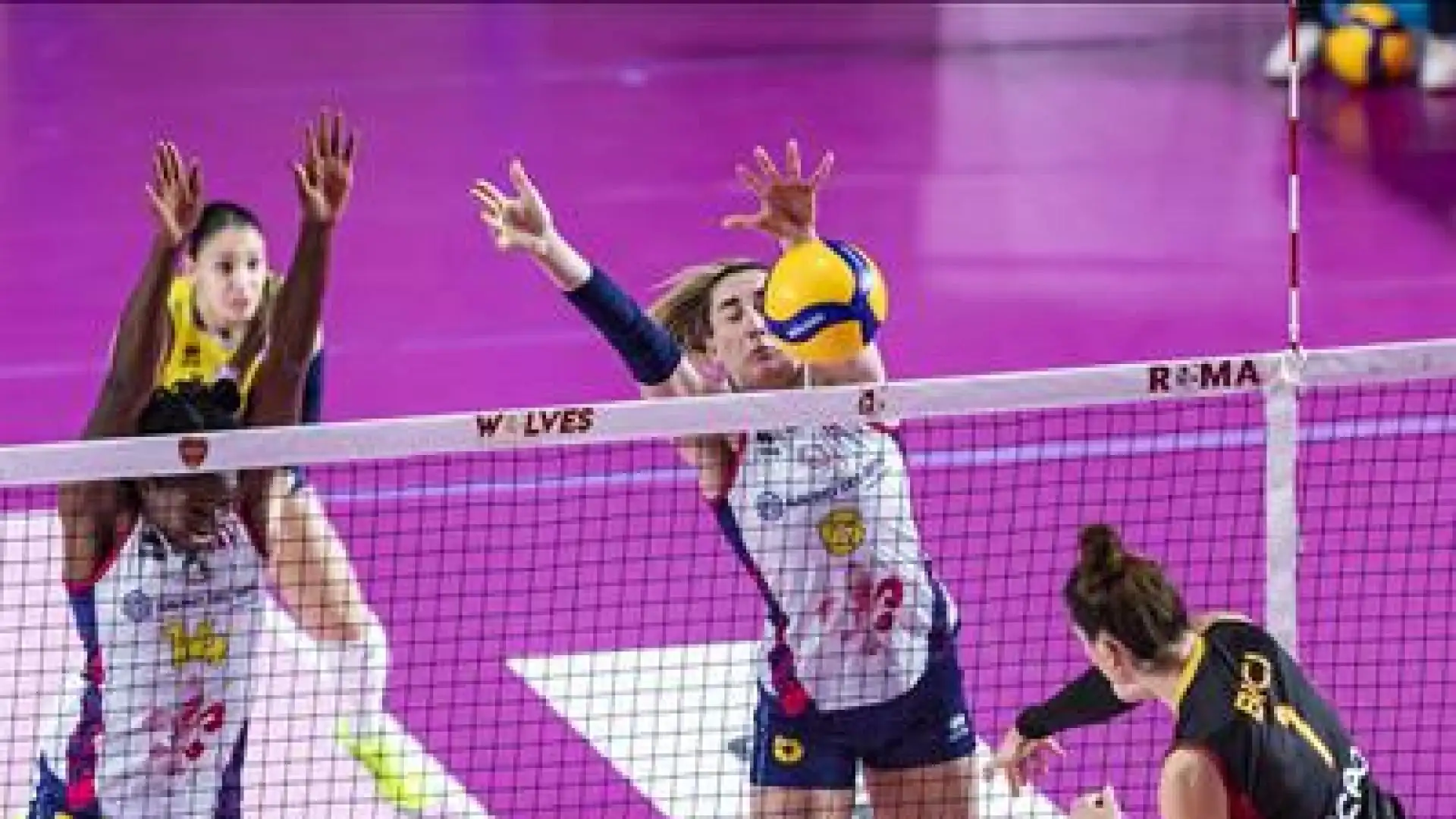 Si sta consolando con Antropova.