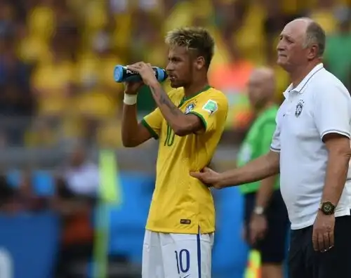 Scolari ‘bastona’ Neymar: “Mai come Pelè”