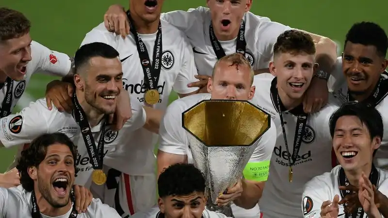 L'Eintracht Francoforte ha poi vinto grazie all'errore di Aaron Ramsey dal dischetto
