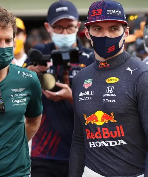 F1, Max Verstappen si ‘traveste’ da Sebastian Vettel per un giorno