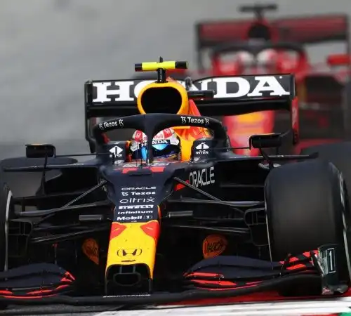 Sergio Perez manda un messaggio a Max Verstappen