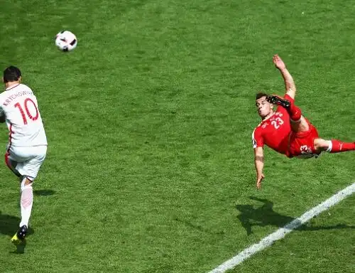 Perla di Shaqiri, ma passa la Polonia