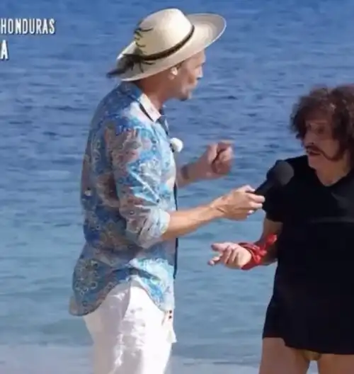 Silvano dei Cugini di Campagna tradisce: addio ‘Isola dei Famosi’