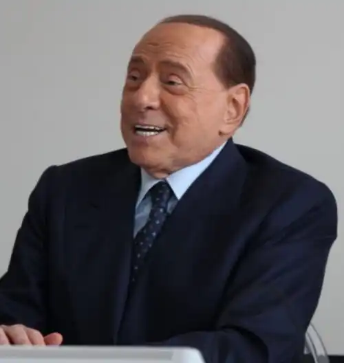 Incidente domestico per Silvio Berlusconi